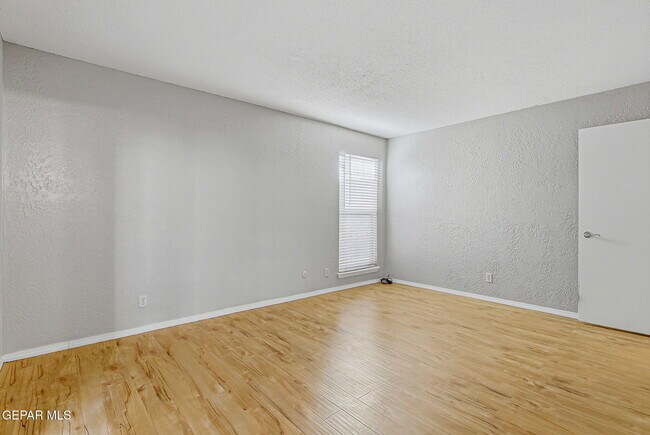 Building Photo - 4433 N Stanton St