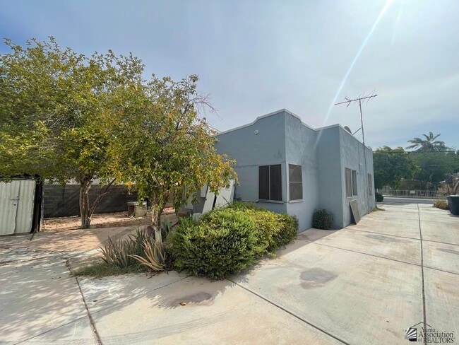 Building Photo - 242 S 15th Ave