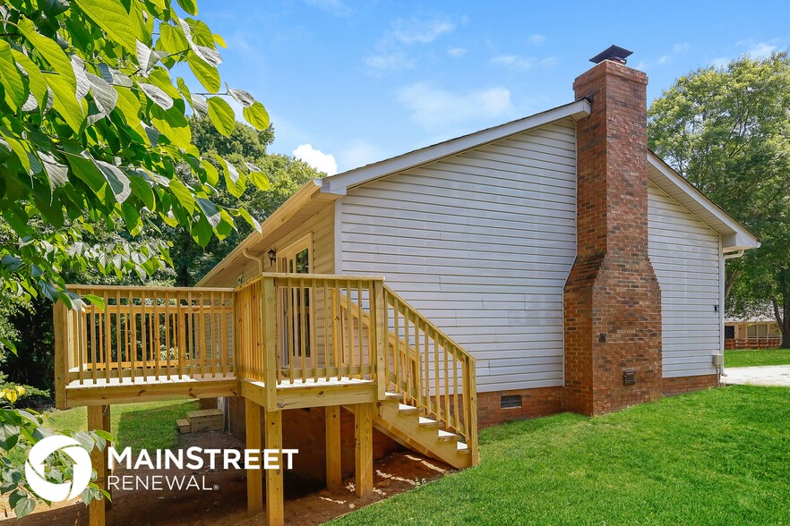Building Photo - 6061 Acadian Woods Dr