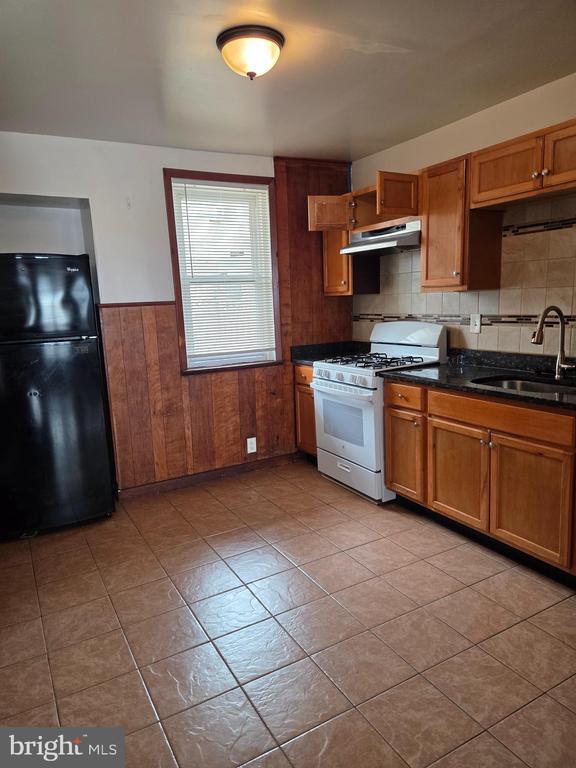 Building Photo - 4013 Creston St