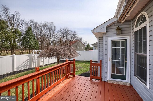 Building Photo - 8 Longwood Dr