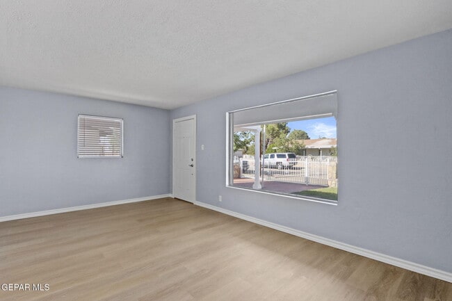 Building Photo - 390 Arvin Cir