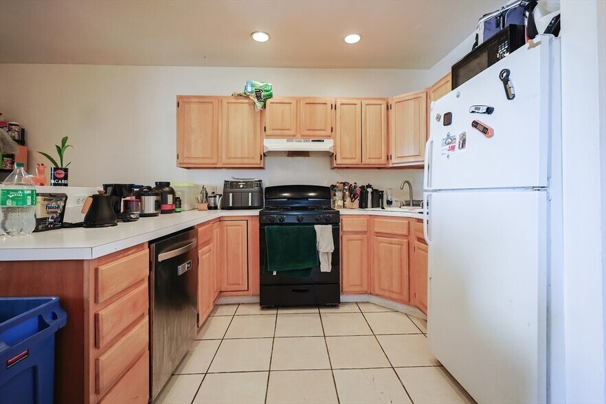 *Pictures are representative samples of the advertised unit. In some cases, the actual units you tou - 22 Adamson St