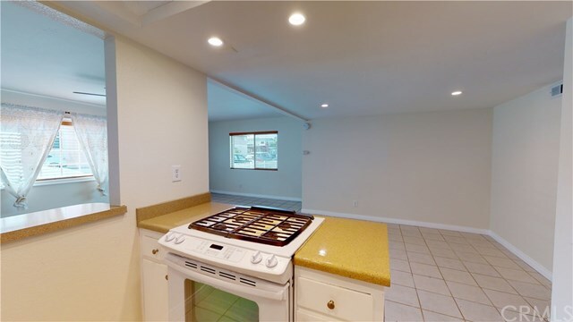 Building Photo - 304 E Balboa Blvd