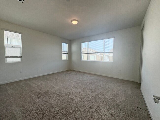 Building Photo - Beautiful 4 Bedroom 3 Full bath House with Solar in Gated Antioch Community