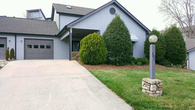 Primary Photo - 207 Kyfields