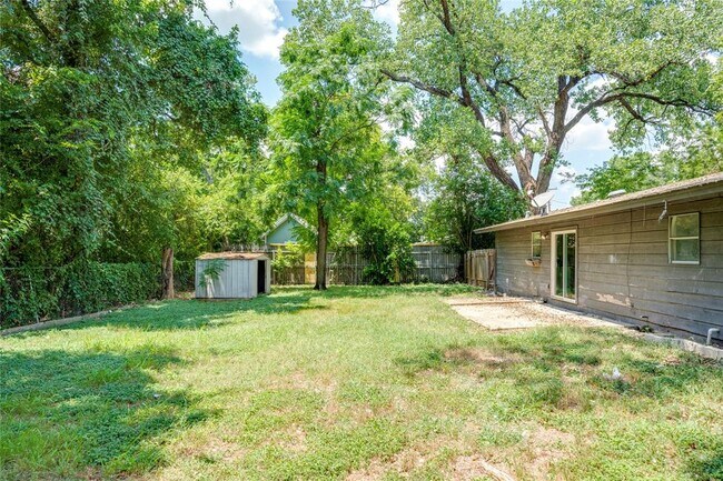 Building Photo - 809 Neans Dr