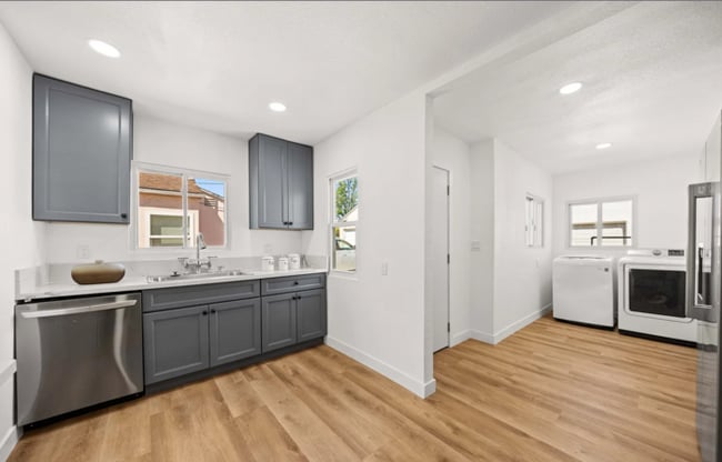 Building Photo - 2925 W Shorb St