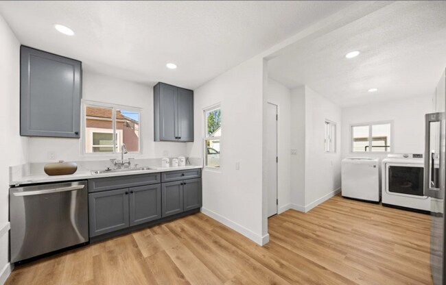 Building Photo - 2927 W Shorb St