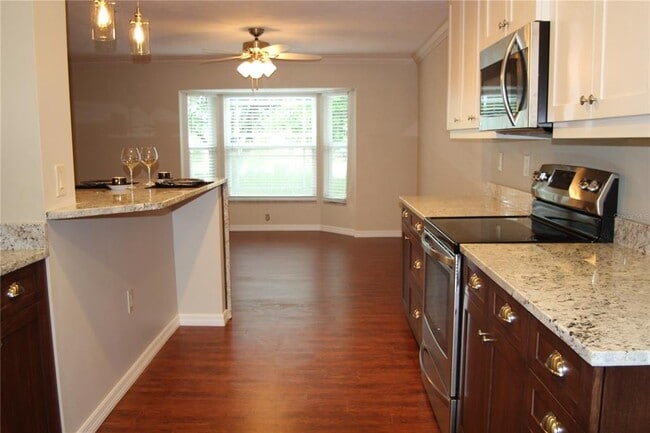 Building Photo - 3125 S Lockwood Ridge Rd