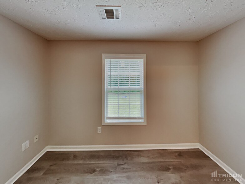Building Photo - 1032 Wedgewood Ct NE
