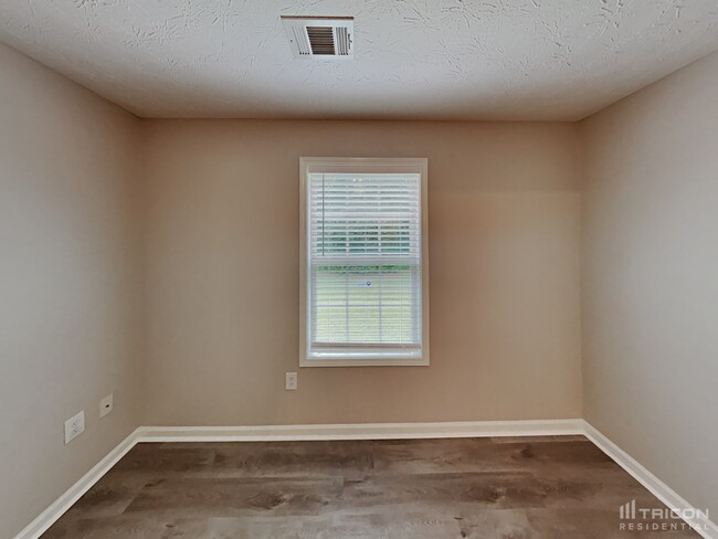 Building Photo - 1032 Wedgewood Ct NE