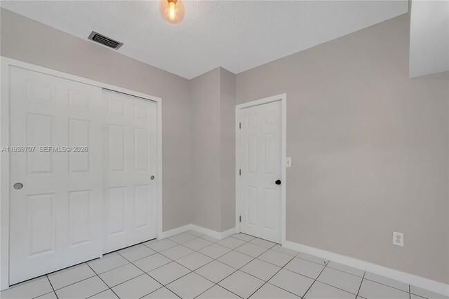 Building Photo - 2327 SW 22nd Terrace