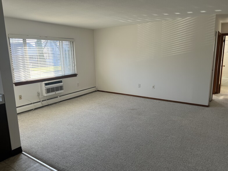 Living room - 181 Oakwood Ave