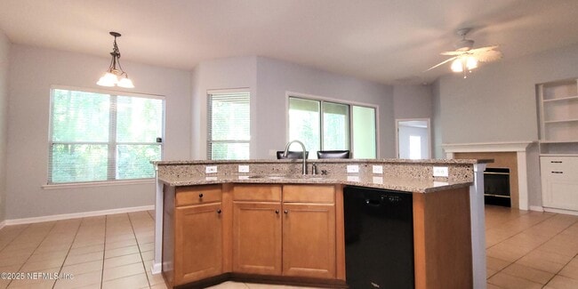 Building Photo - 12196 Nettlecreek Dr