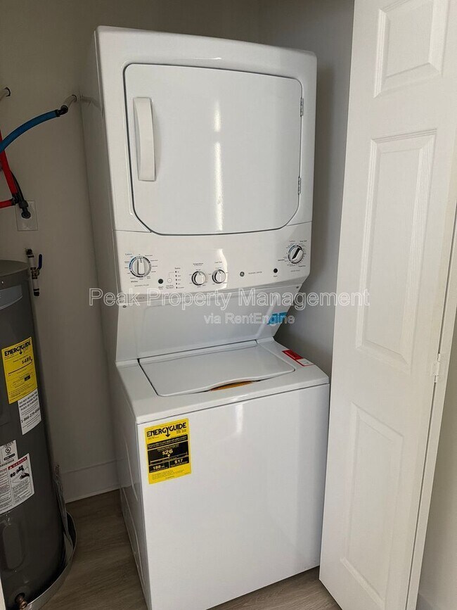 Building Photo - 3014 Parkwood Ave