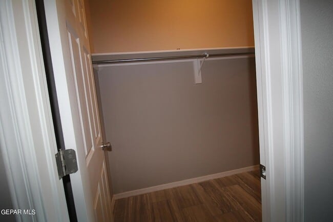 Building Photo - 517 Val Verde St