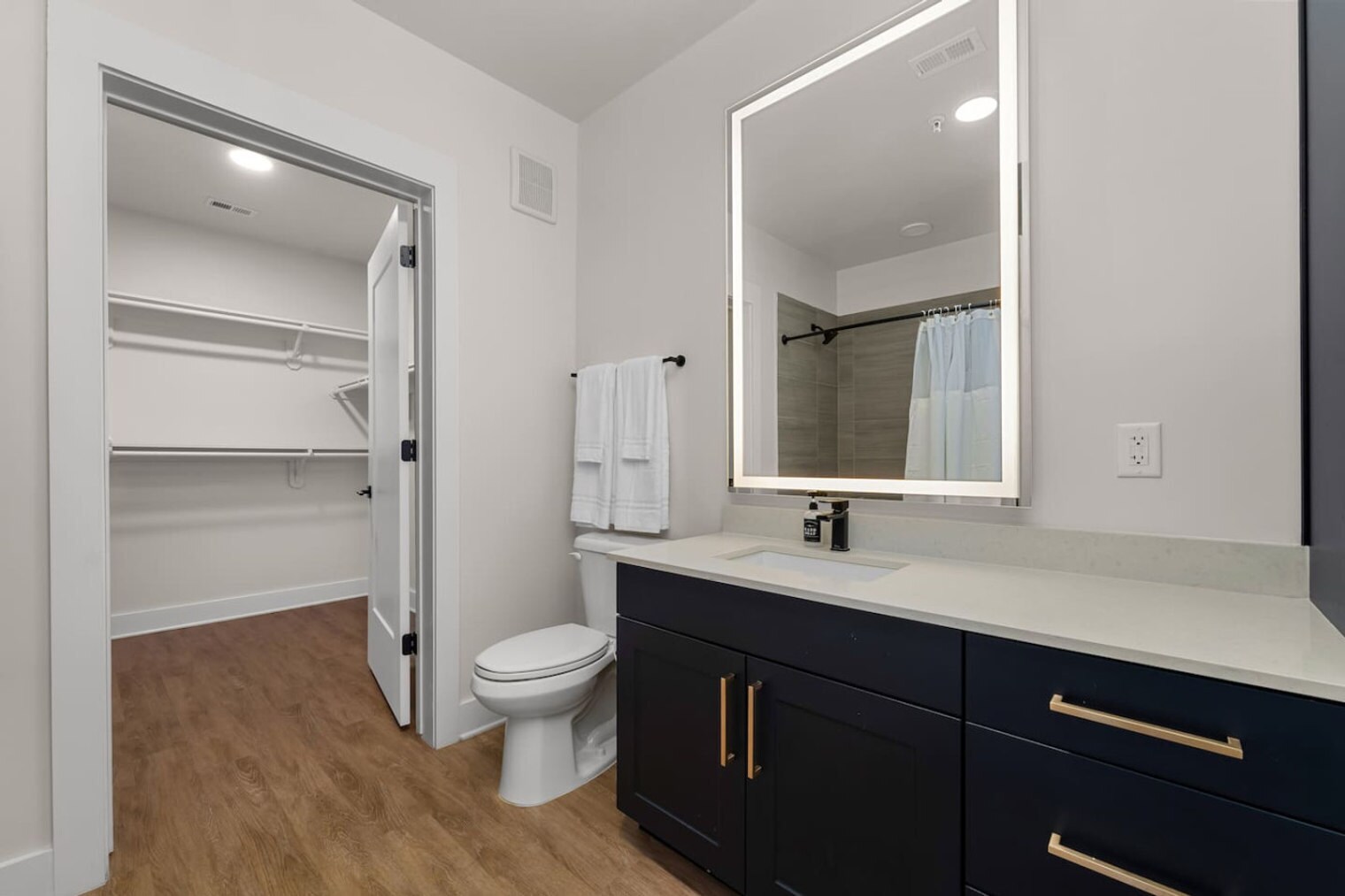 Building Photo - 207 N Himes Ave