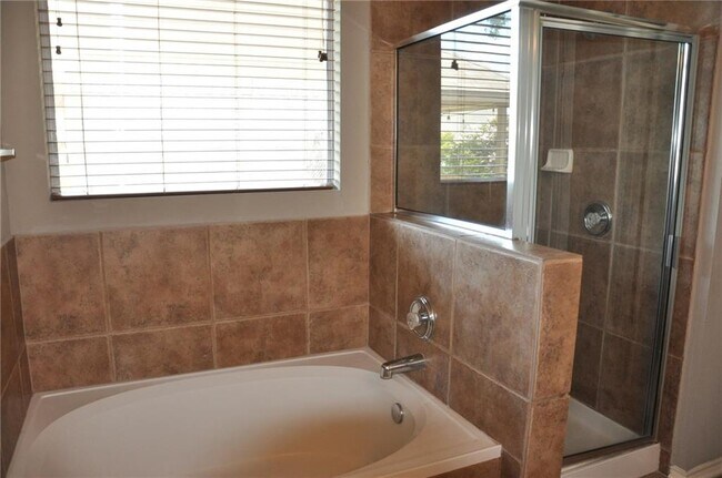 Building Photo - 507 Las Colinas Dr