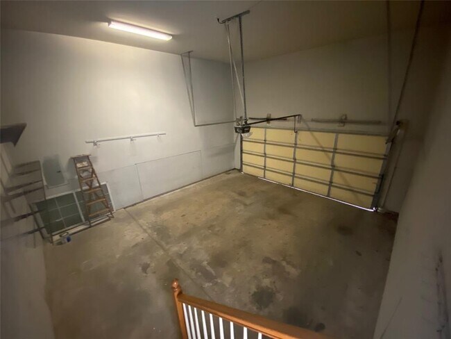 Building Photo - 1109 W 15th 1/2 St
