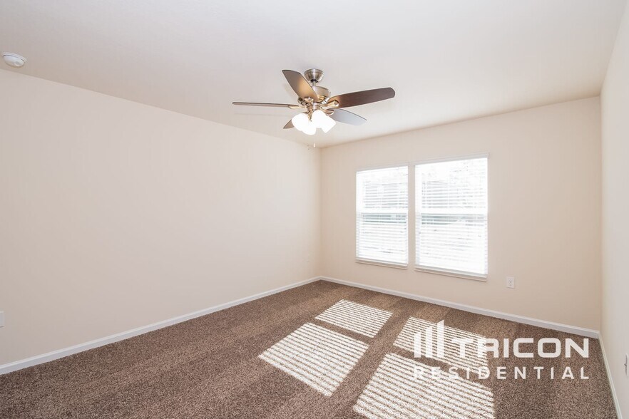 Building Photo - 3833 Bronco Rd