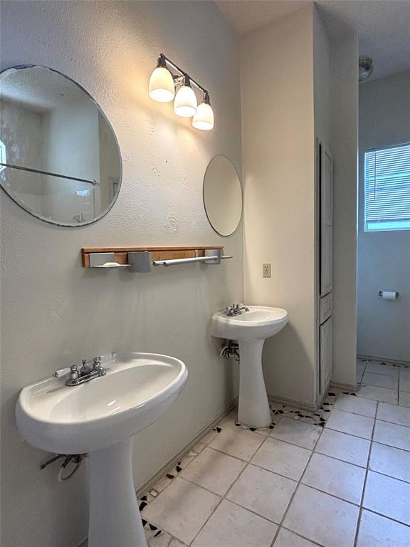 Building Photo - 2139 Cervin Blvd