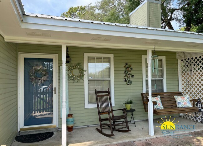 Building Photo - Charming 3-Bedroom Home in Shalimar – Conv...