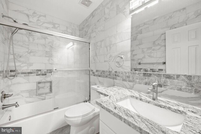 Building Photo - 124 Hampstead Dr