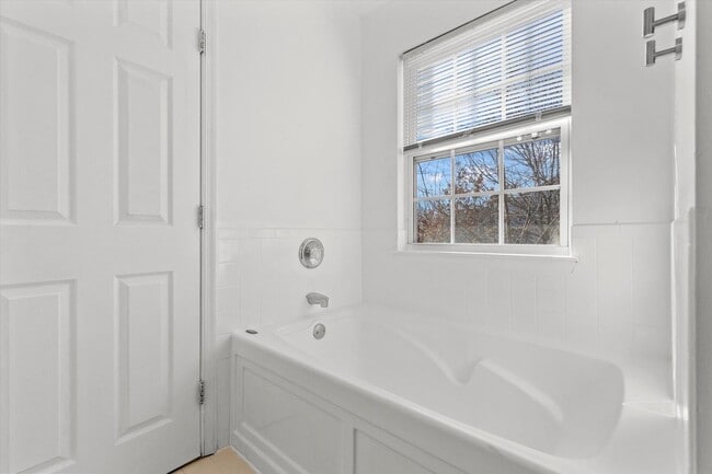 Building Photo - 4BR Columbia Home w/ Finished Basement, Deck & Open Green Space