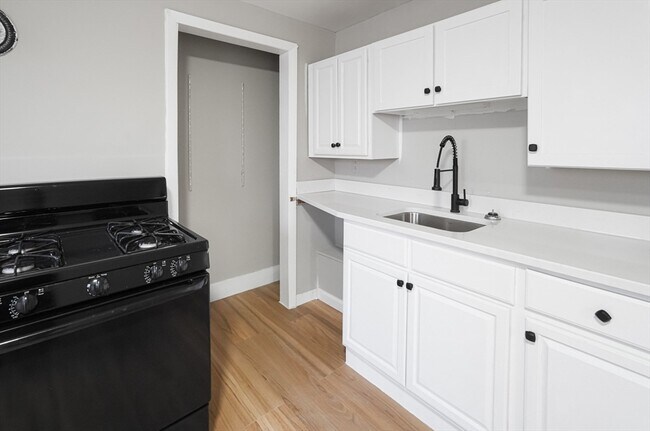 Building Photo - 168 Lunenburg St