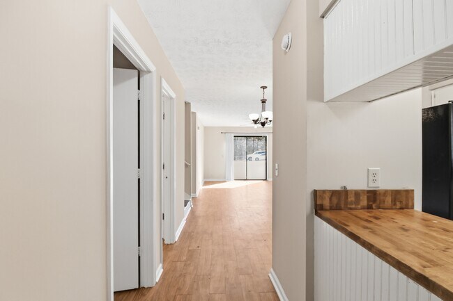 Building Photo - Ash St Ex