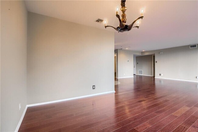 Building Photo - 40 N Interstate Hwy 35