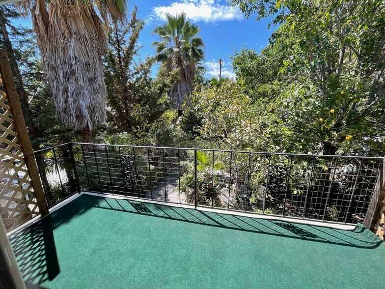 Building Photo - 925 Ravenscourt Ave