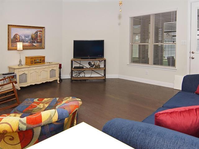 Building Photo - 721 10th St