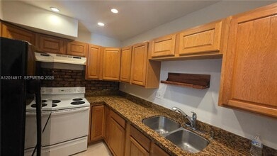 Building Photo - 5958 NW 24th Ct