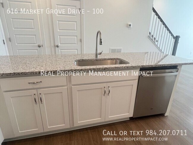 Building Photo - 616 Mkt Grv Dr