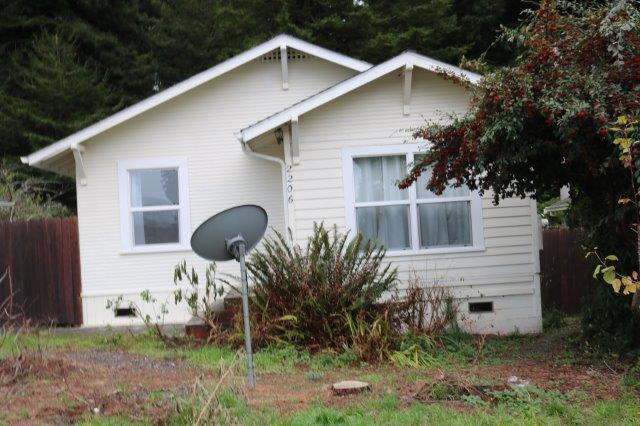 Building Photo - Near Sequoia Zoo and Park, Cozy 2/1 with l...