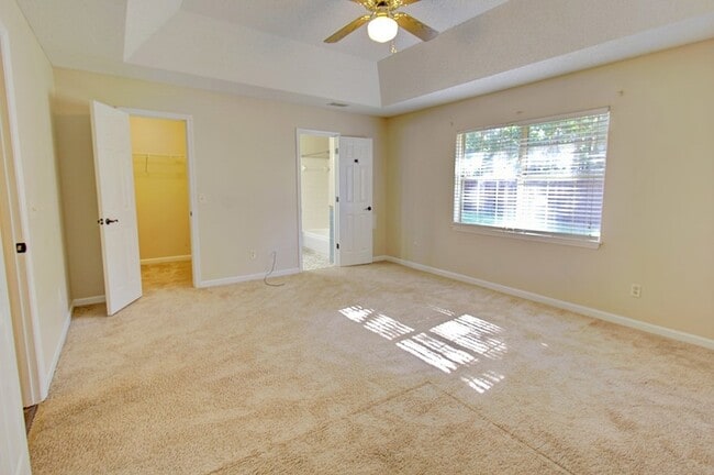 Building Photo - 809 Barrington Dr