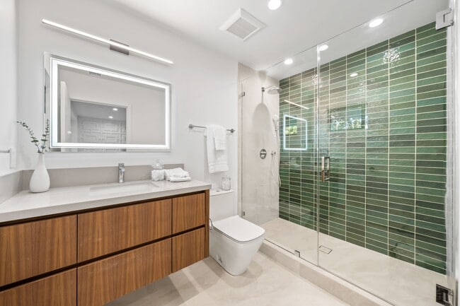Building Photo - 16105 Clear Oak Dr