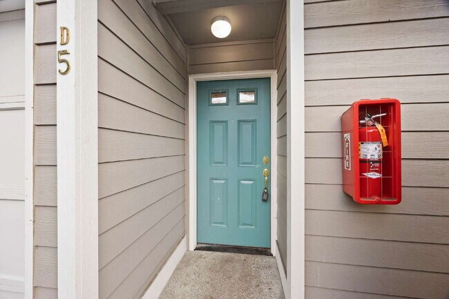 Building Photo - $1795.00. One-Bedroom, and a 2nd Loft style room that has open wall that looks down to living roo...