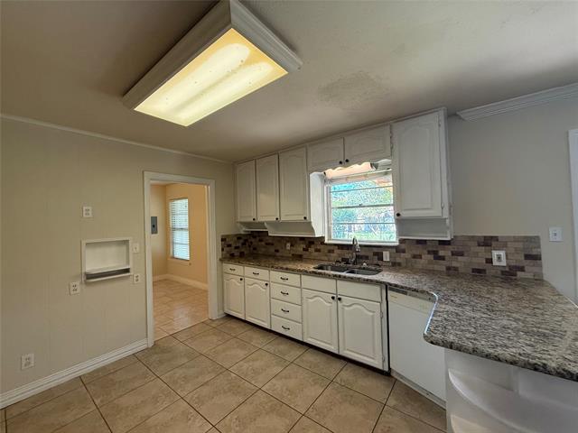 Building Photo - 1135 Park Center St