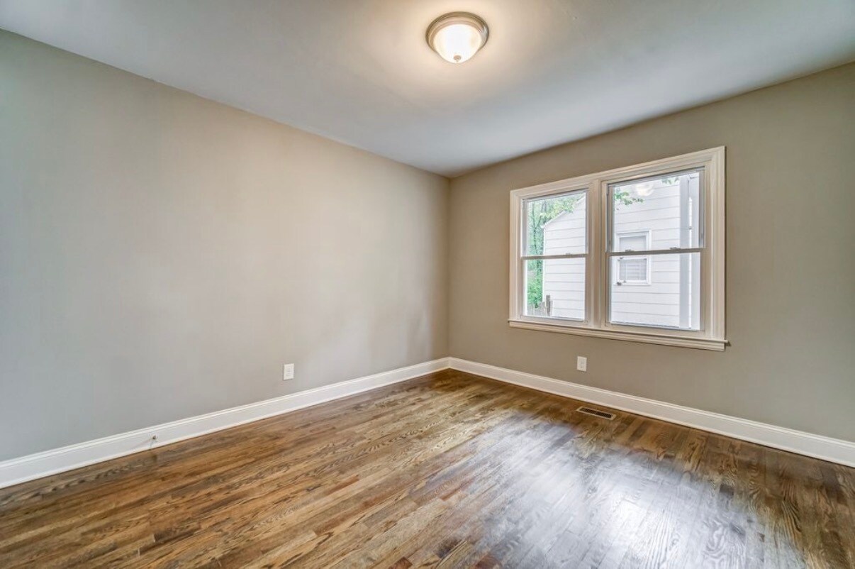 Building Photo - 1384 Westmont Rd SW