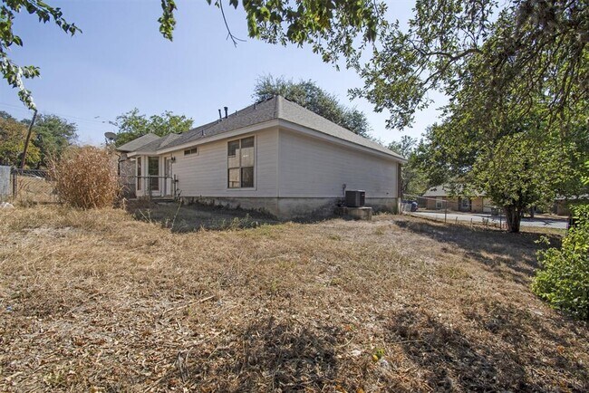 Building Photo - 2016 Castle Gate Cir