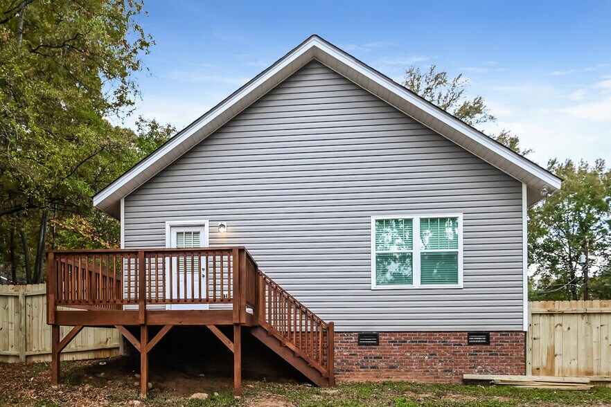 Building Photo - 2118 Ravendale St