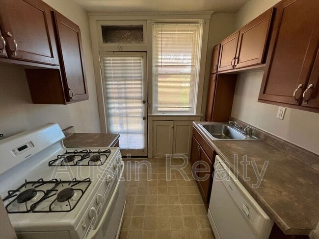 Building Photo - 934 Concordia Ln