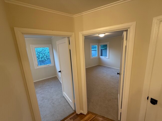 Building Photo - 701 Poinsettia Ave