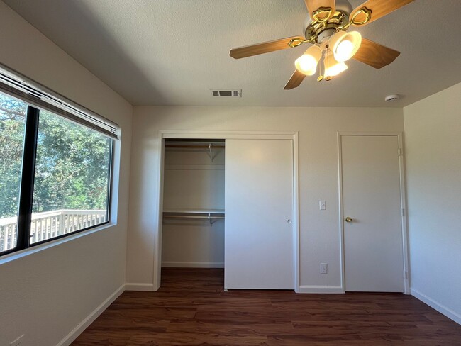 Building Photo - Downtown Duplex