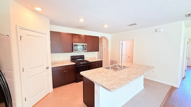 Building Photo - Available now! Amazing 4 Bedroom, 2 Bathroom Home in Wildwood!!