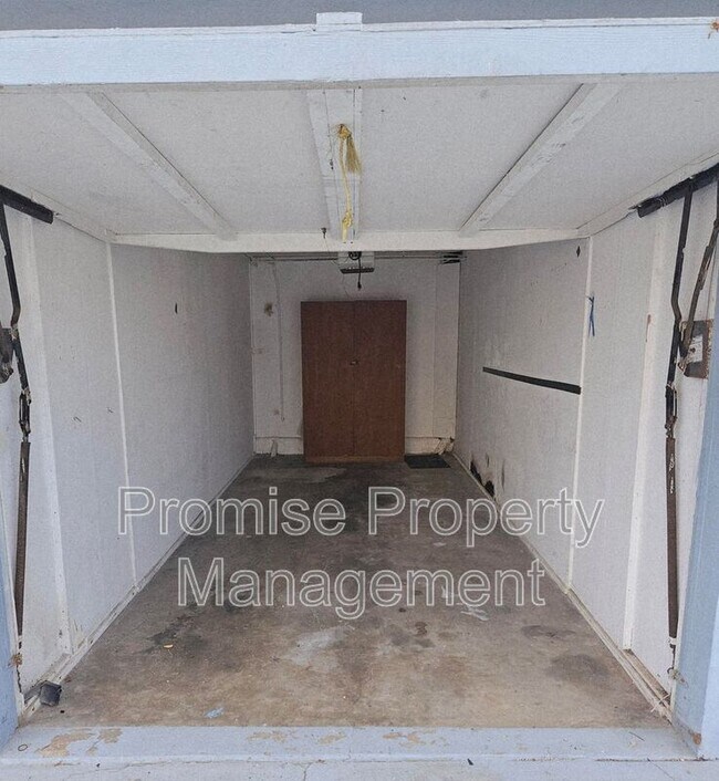 Building Photo - 934 S Myers St