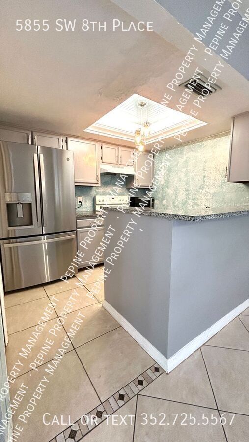 Building Photo - 5855 SW 8th Pl